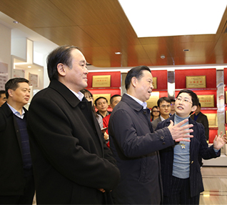 安徽省政協(xié)主席張昌爾、合肥市政協(xié)主席韓冰等領(lǐng)導(dǎo)一行蒞臨洽洽參觀考察